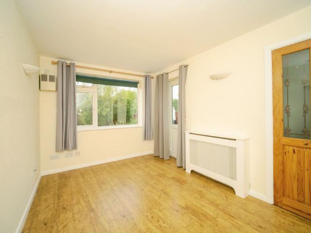 House for rent in Heol-las, Surrey