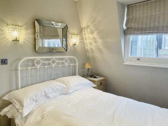Room for rent in London Borough of Hammersmith and Fulham, Greater London