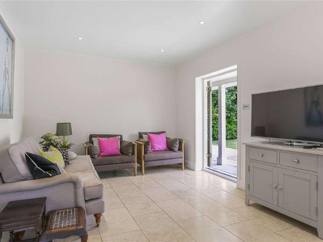 House for rent in Egypt, Farnham Common