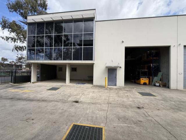Warehouse for rent in Regents Park, Sydney