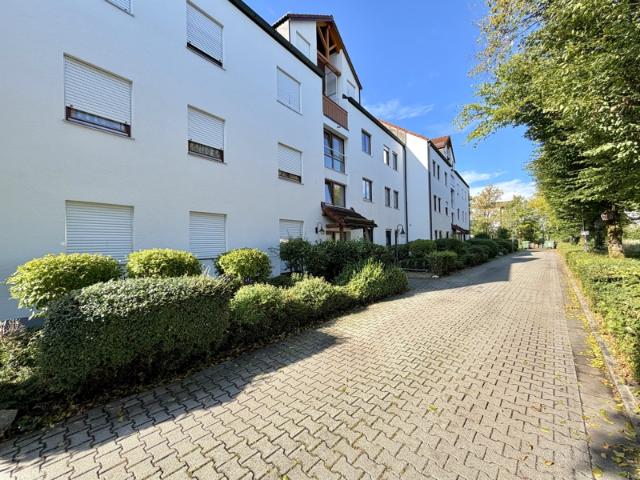 Dachgeschosswohnung kaufen in Siegertsbrunn, Höhenkirchen-Siegertsbrunn