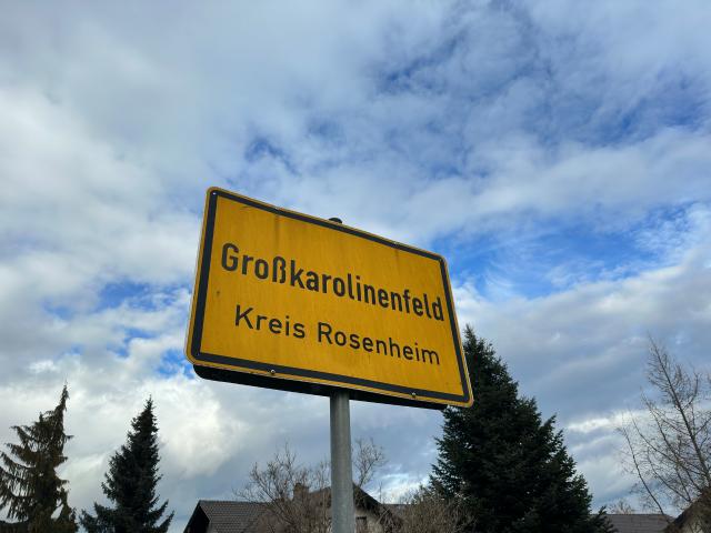 Erdgeschosswohnung kaufen in Großkarolinenfeld, Bayern