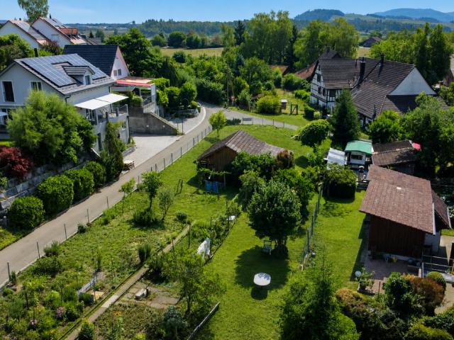 Grundstück kaufen in Hüntwangen, Zürich