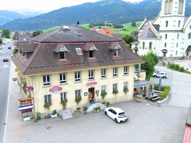 Mehrfamilienhaus kaufen in Plaffeien, Freiburg