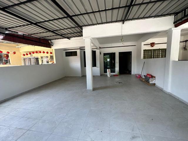 Terraced House for sale in Malaka