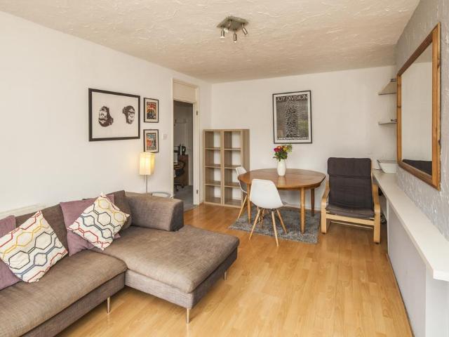 Apartment for rent in St Martins Estate, Greater London