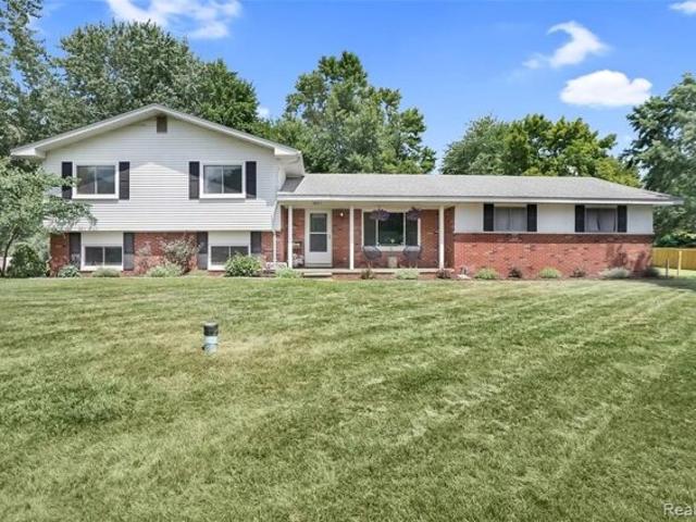 House for sale in Oakwood Meadows, Green Oak Charter Township