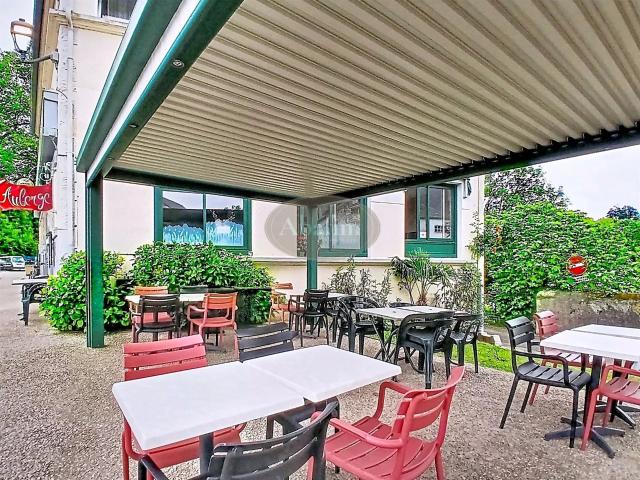 Local Commercial vente à Oloron-Sainte-Marie, Lasseube