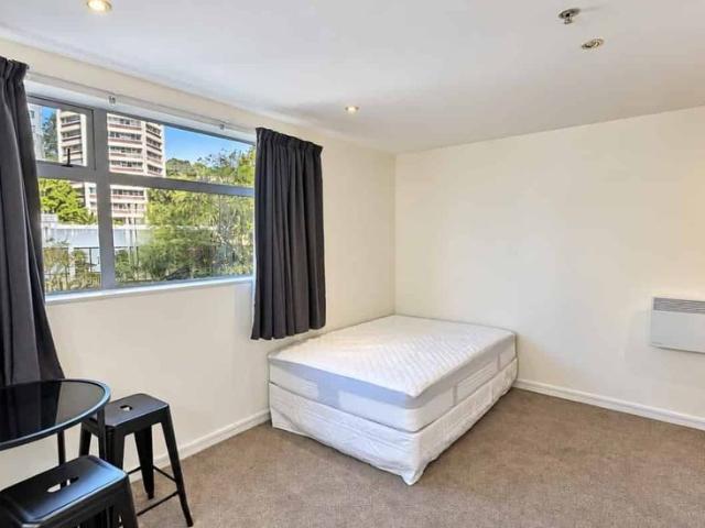 Property for rent in Te Tōangaroa, Auckland
