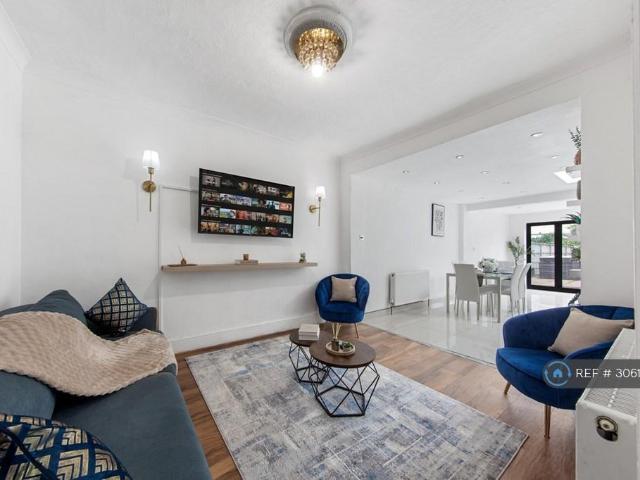 House for rent in London Borough of Redbridge, Greater London