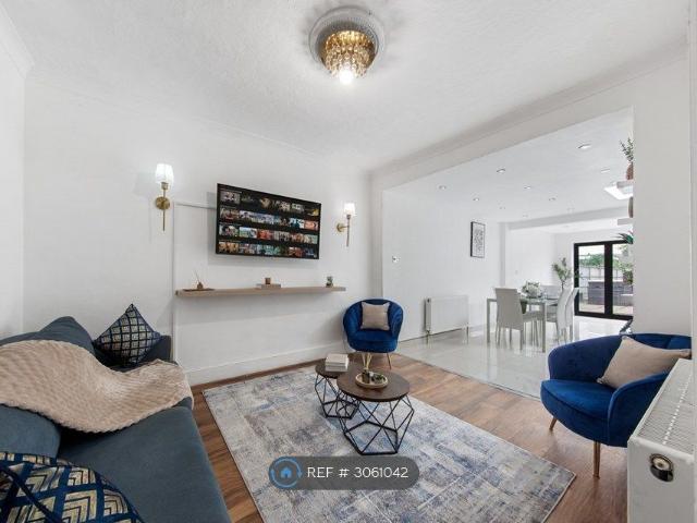 House for rent in London Borough of Redbridge, Greater London