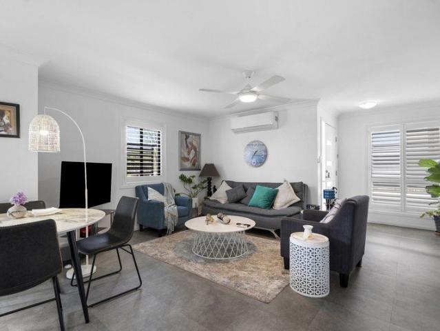 Apartment for sale in Labrador, Gold Coast City