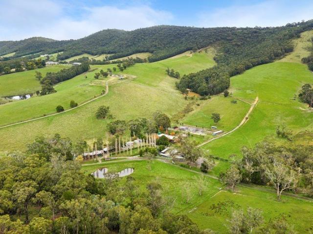 Cottage for sale in Camerons Creek, Victoria