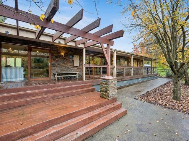 Cottage for sale in Camerons Creek, Victoria