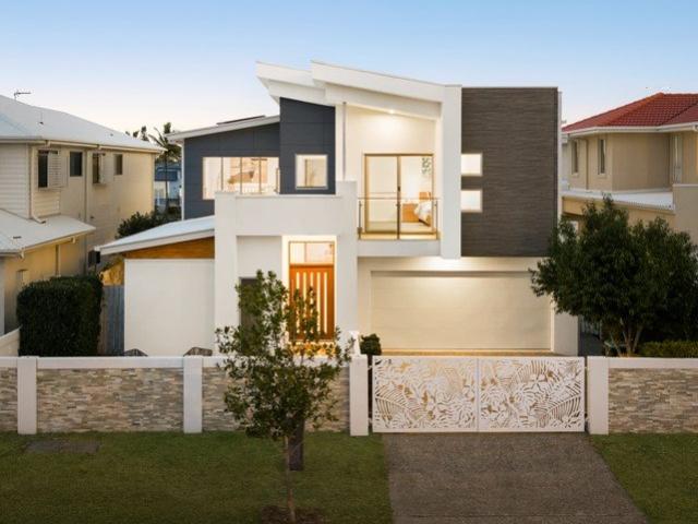 House for sale in Mermaid Waters, Gold Coast City
