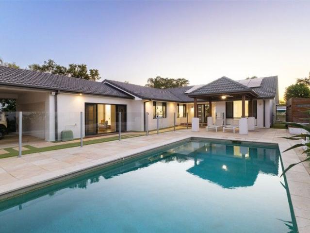 House for sale in Isle Of Capri, Queensland