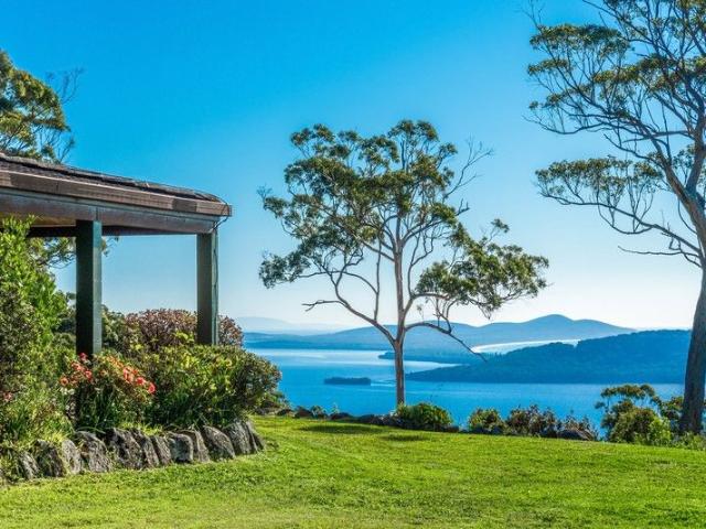 Cottage for sale in Tarbuck Bay, New South Wales