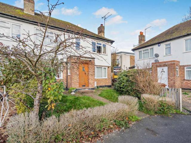 Apartment for rent in Pinner, Greater London