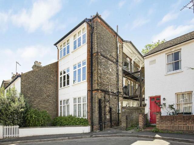 Apartment for rent in North Sheen, Greater London