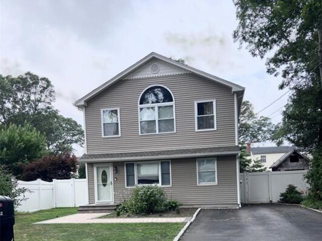 House for sale in Nesconset