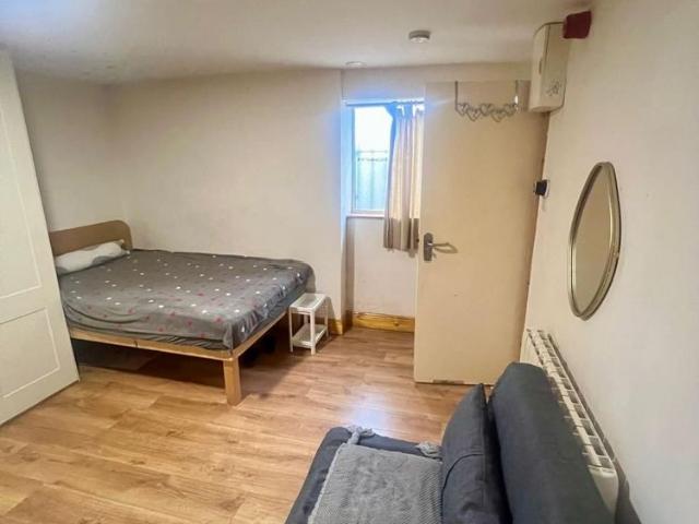 Apartment to rent in Bluebell, North Tipperary