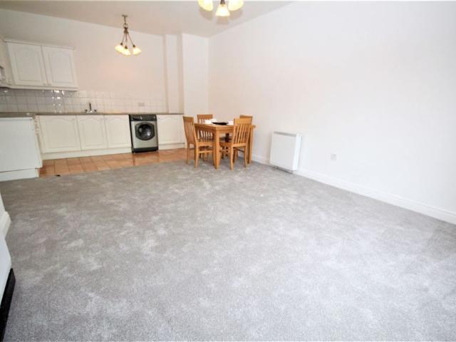 Apartment to rent in Bluebell, North Tipperary