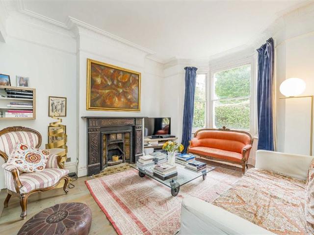 Apartment for rent in Brook Green, Greater London