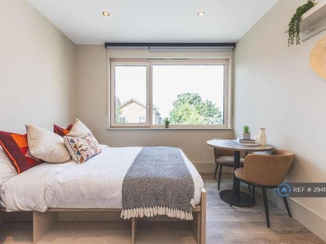 Apartment for rent in Southfields, Greater London