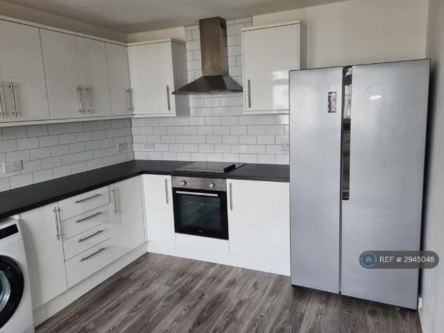 House for rent in Southfields, Greater London