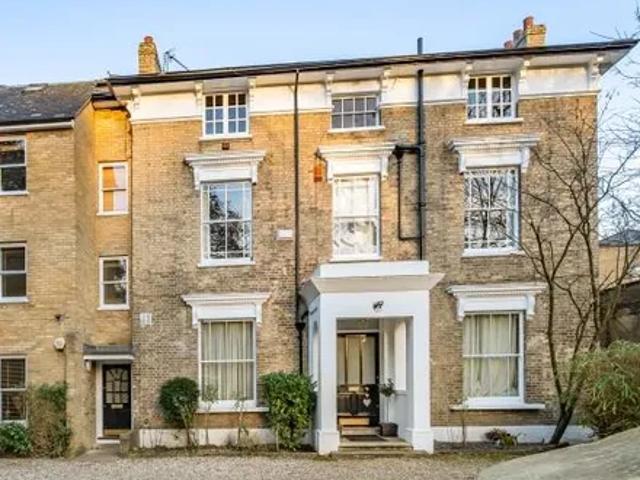 Apartment for rent in Southfields, Greater London