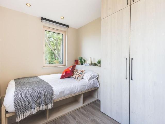 Room for rent in Southfields, Greater London