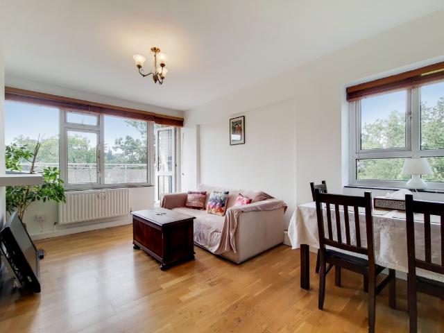 Apartment for rent in Southfields, Greater London