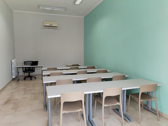 Ufficio in affitto a Municipio 2, Puglia
