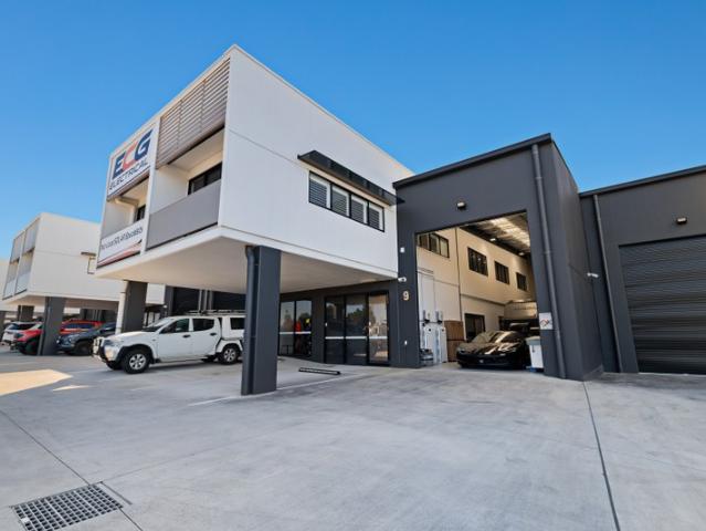 Warehouse for sale in Kings Creek, Queensland