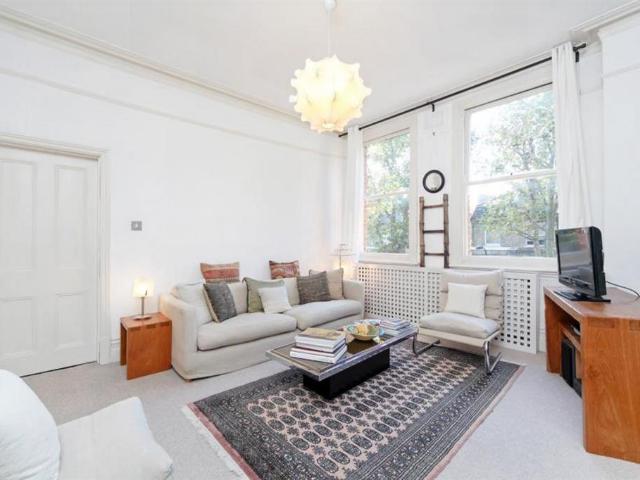 Apartment for rent in West Kensington, Greater London