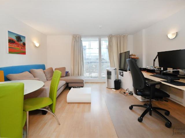 Apartment for rent in New Providence Wharf, Greater London