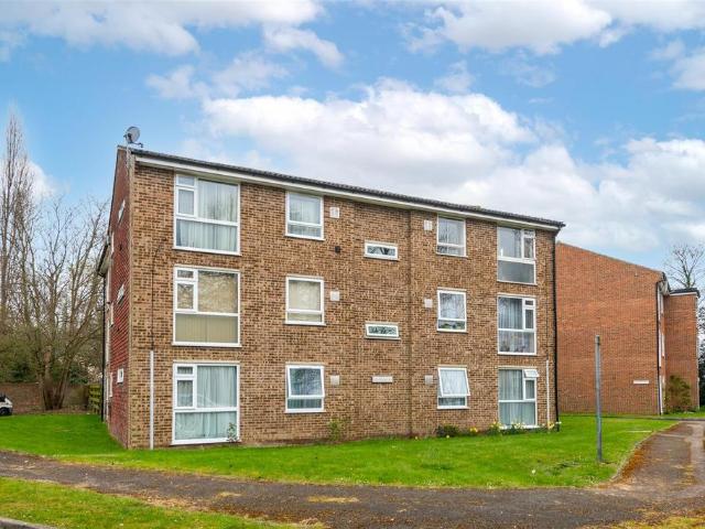 House for rent in Meath Green, Reigate and Banstead
