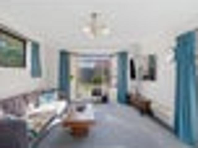 Townhouse for sale in Chaslands, Canterbury