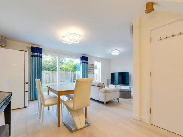 Townhouse for rent in Arbury, Cambridgeshire