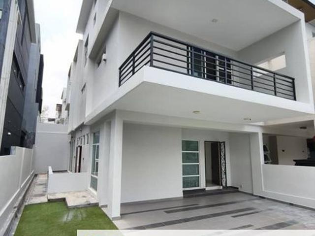 House for sale in Austin Heights, Tebrau