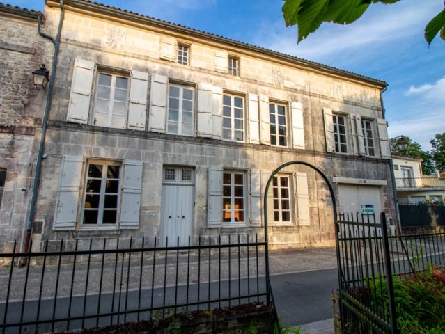 Maison vente à Saint-Jean-d'Angély, Saint-savinien
