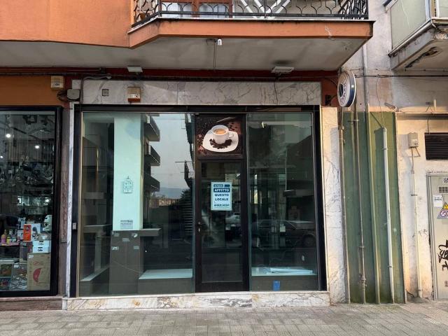 Locale Commerciale in affitto a Serroni, Olevano Sul Tusciano