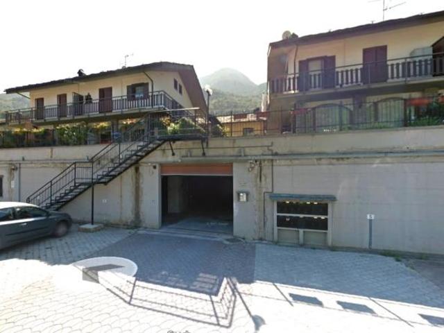 Locale Commerciale in affitto a Chatillon, Aosta