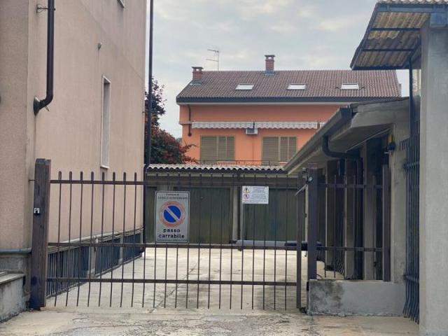 Locale Commerciale in vendita a Porta Milano, Casale Monferrato
