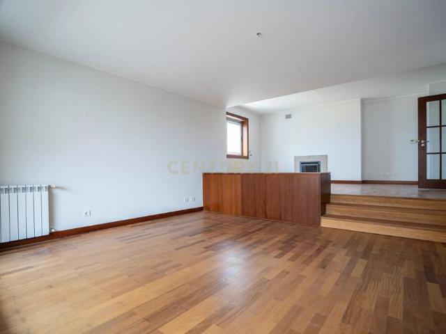 Apartamento alugar em Santa Clara, Lisboa