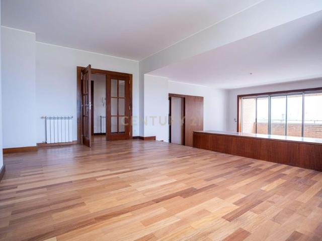 Apartamento alugar em Santa Clara, Lisboa