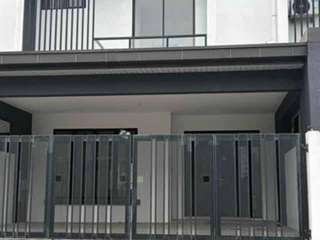 Terraced House for sale in Kuching, Bahagian Kuching
