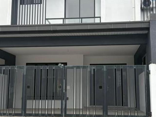 Terraced House for sale in Kuching, Bahagian Kuching