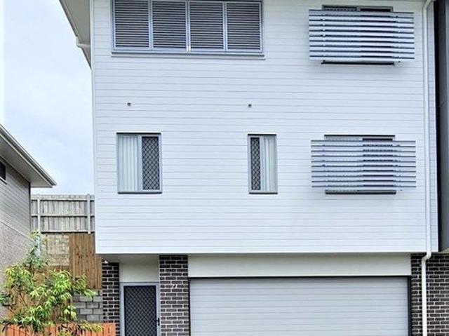Townhouse for rent in Toombul, Queensland