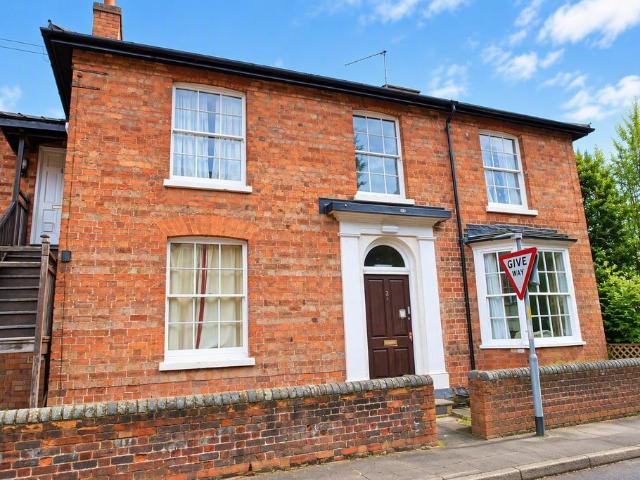 Apartment for rent in Upper Welland, Malvern Hills